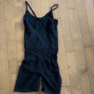 Black Sleeveless Bodysuit shareware